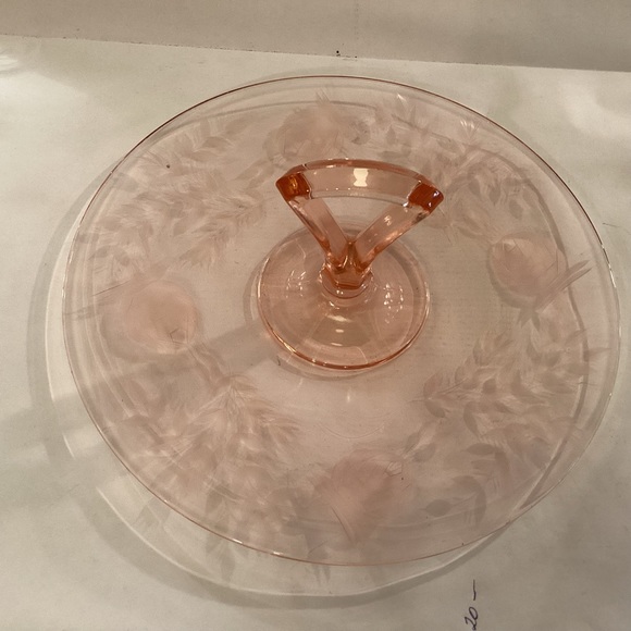 Pink glass hopes handle sandwich plate - Picture 2 of 5